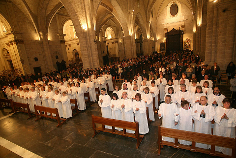 Con la túnica blanca signo de la elección de Dios