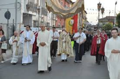 Procesión con el Santísmo Sacramento