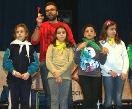 Locutor Antonio Jimeno y niños participantes en el video  - Arranca con un vídeo la «Revolución de Jeferson», la nueva campaña de la Infancia Misionera